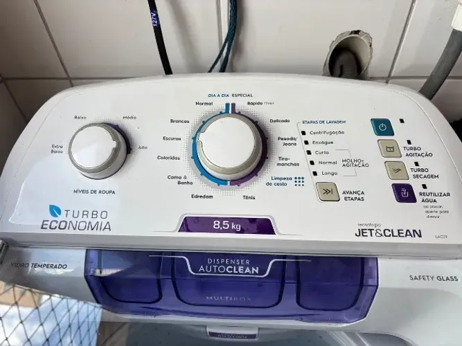 Máquina de lavar Electrolux 8,5 kg, com 2 anos de uso, em ótimo estado de conservação