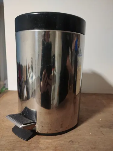 Lixeira em inox de pedal pequena