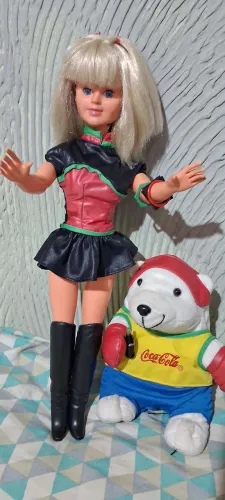 Boneca xuxinha .