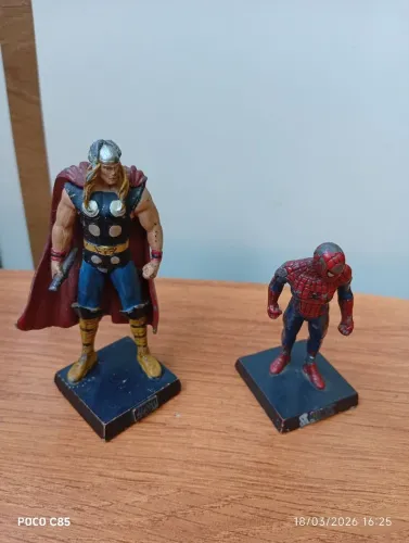 Duas miniaturas Marvel 
