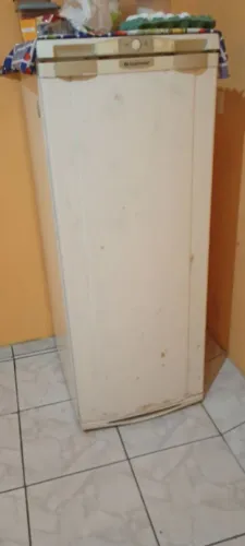 Vende-se geladeira