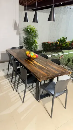 Mesa com 8 cadeiras