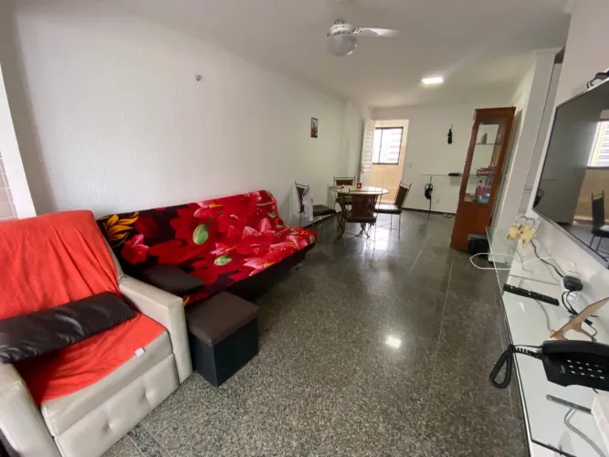 Apartamento na beira mar ( estilo flat ) em andar alto .