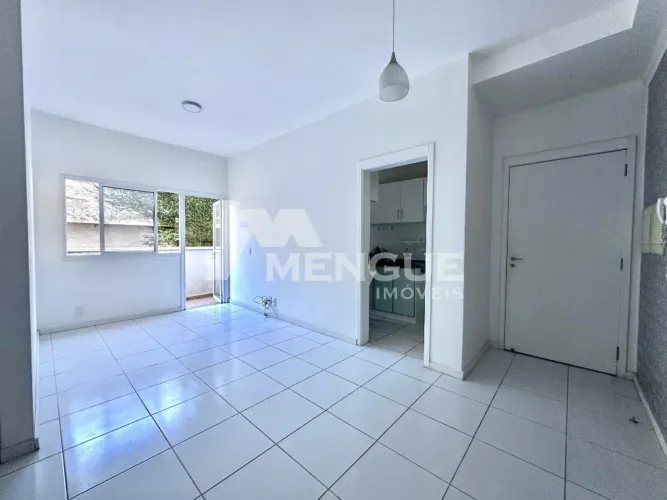 Apartamento com 2 dormitórios e 1 vaga de garagem, semi mobiliado, ALUGA no bairro Passo d