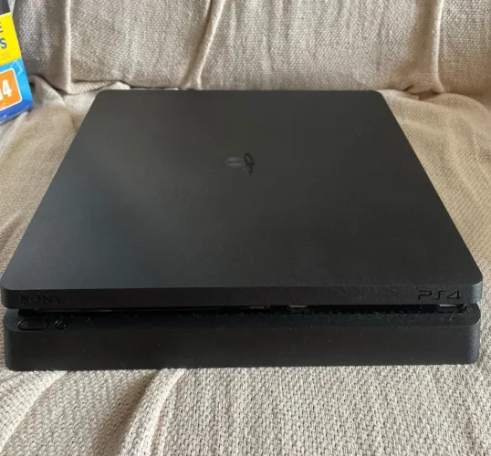PS4 slim 1 TB