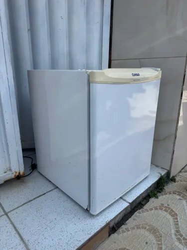 Frigobar compacto 80 Lt