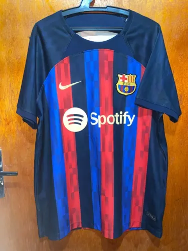 Camisa do Barcelona temporada 2022/2023, produzida pela Nike