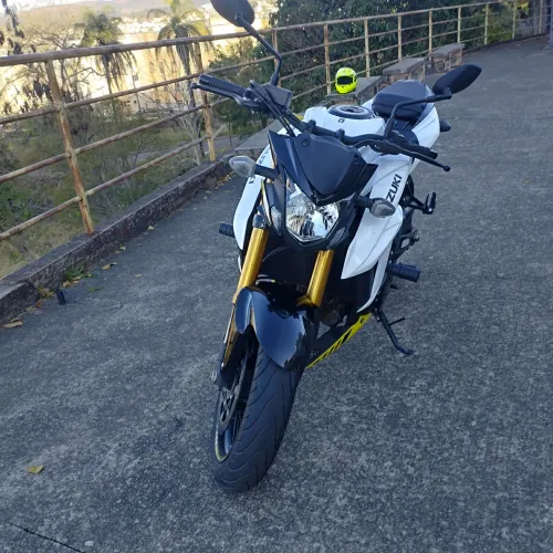 GSX- 750 Moto semi nova