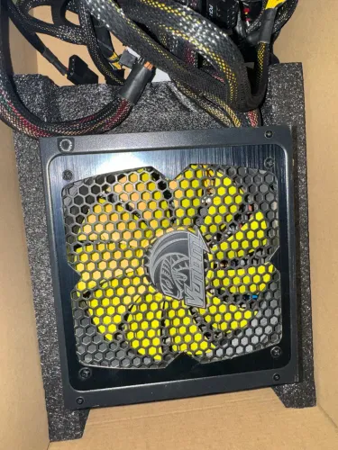Fonte 1000w AKASA 80 plus SEMI-MODULAR