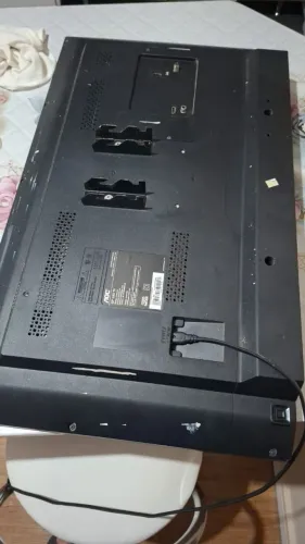 TV 32 polegadas AOC<br>Sem controle