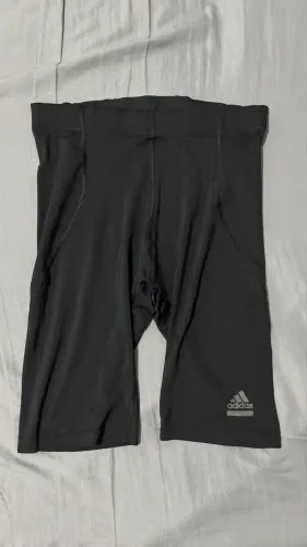 Short térmico Adidas originais 