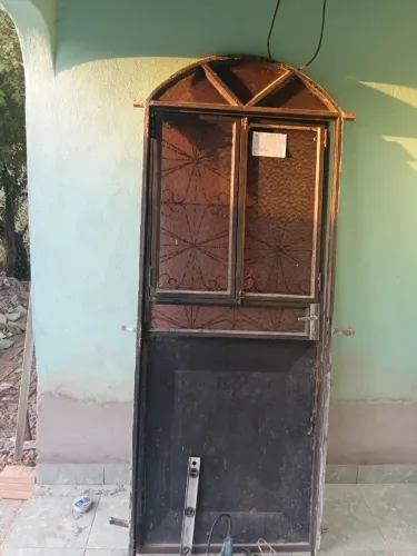 Vende-se porta e janela de ferro