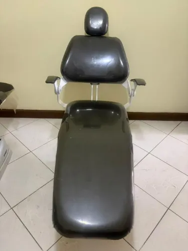 Cadeiras para oftalmo e estética.