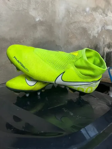 Chuteira phantom Nike primeira linha