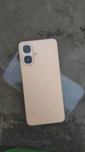 smartphone Infinix Smart 10 na cor dourada (Twilight Gold)