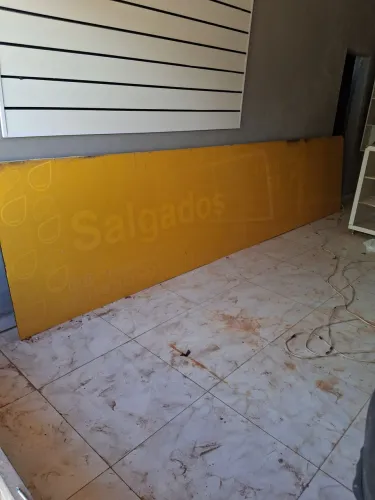 Placa de ACM já com a estrutura metálica só parafusar 