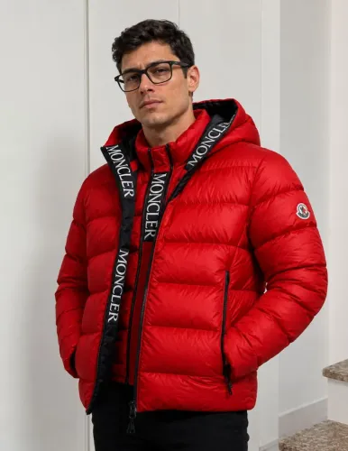 Jaqueta Moncler "hood down jacket"na cor vermelha