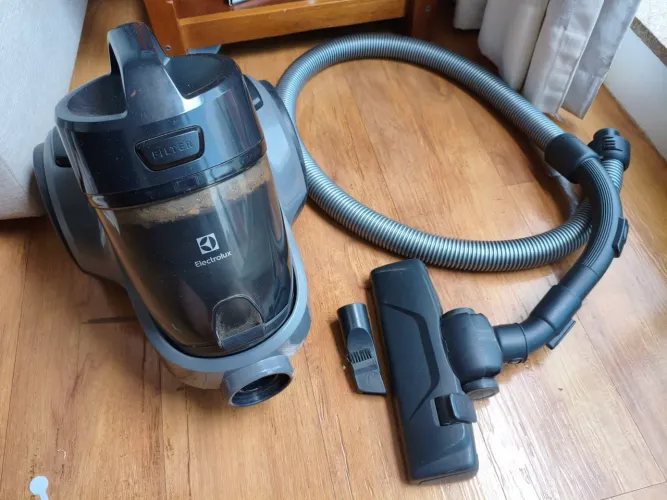 Aspirador de Pó Electrolux Easybox EAS30 1600W