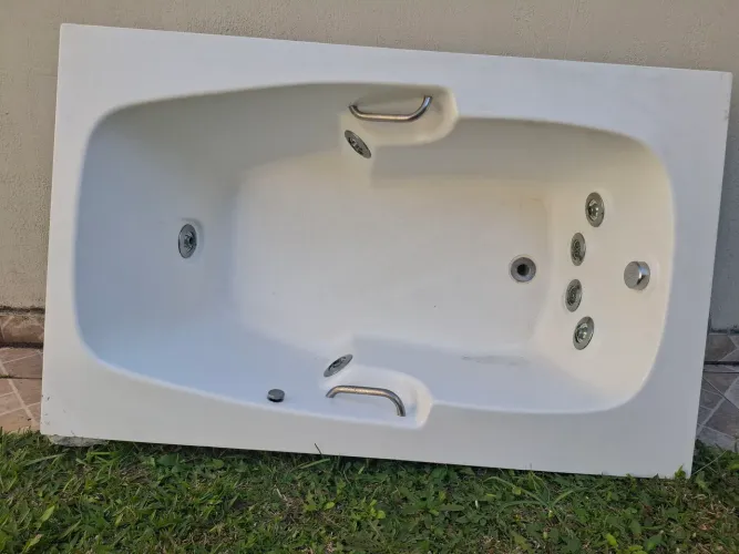 Banheira de Hidromassagem em Fibra