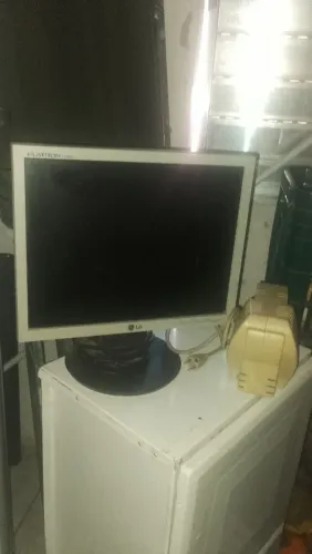 Monitor LG e estabilizador 