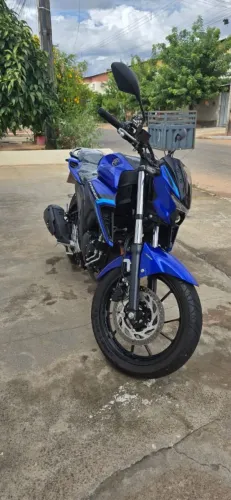 Vende-se Moto FZ 25 Connect