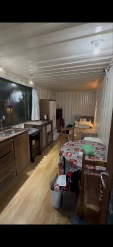 Container casa com cozinha e mobília