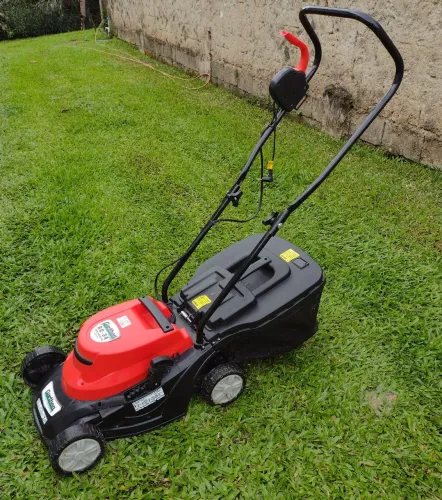 Vende se roçadeira elétrica semi nova 