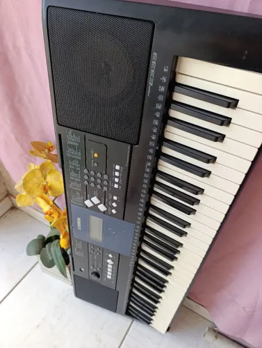 Teclado Yamaha PSR E333 já progamado ritmos atuais 