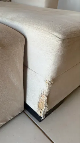 Sofá com Chaise e Puff - Espuma D33 Selada de 9 cm
