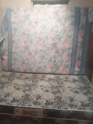 Vendo cama casal box com colchão D 45 em perfeito estado