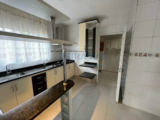 Residencial Fênix | Casa com 4 Quartos (1 Suíte), Piscina e 5 Vagas de Garagem na Vicente 