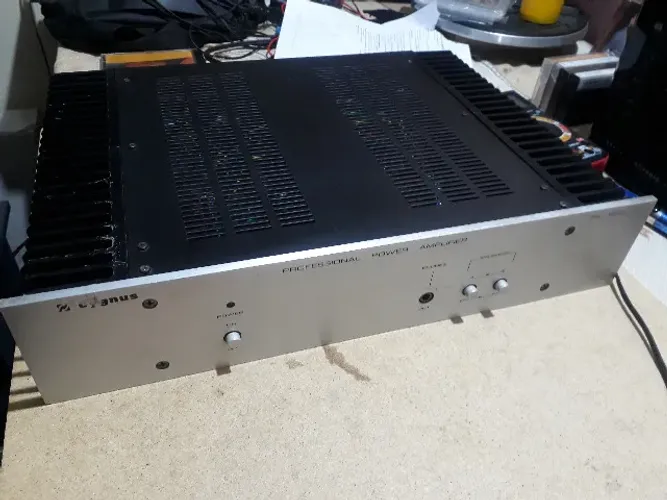 POTÊNCIA CYGNUS PA800 SEMINOVA