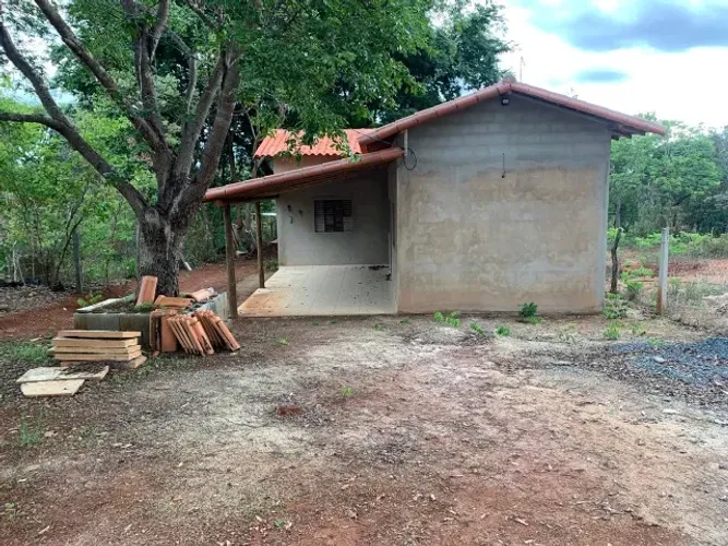 Racho área de 600m², condomínio fechado, 300m do Rio das Velhas, fácil acesso, terra boa.