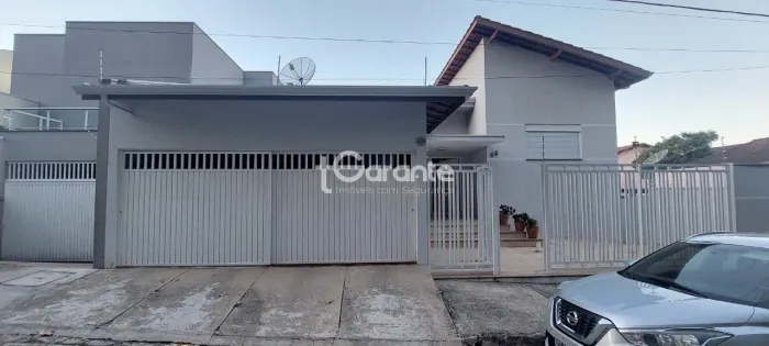 Casa com 3 dormitórios à venda, Vila Regina Célia - Cruzeiro/SP