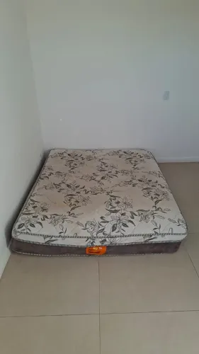 Colchão Queen Usado