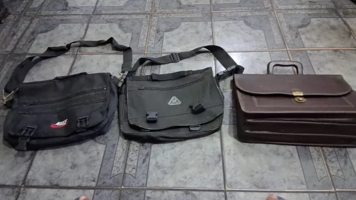 Vendo 3 Bolsas em perfeito estado. 