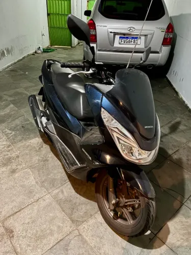 Moto PCX scooter automática