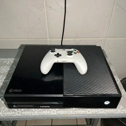 Xbox One 500GB + 6 Jogos (Red Dead 2, Fifa 25, Fifa 23, Cod..)