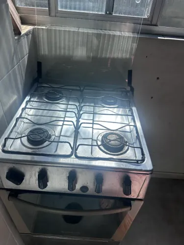Pia pedra e fogão 4 bocas usado funcionando