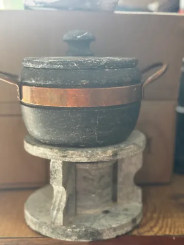 VENDO - JOGOS COMPLETOS DE RÉCHAUD EM PEDRA-SABÃO COM PANELA