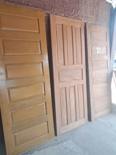 Promoção de portas novas em madeira macissa