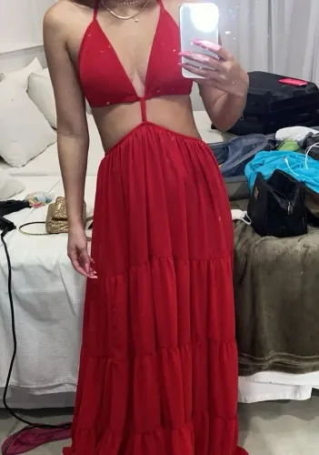 Vestido longo com recortes vermelho