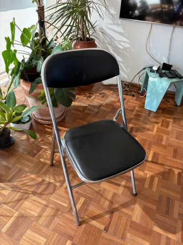 Kit 8 Cadeiras Dobráveis Estofadas Preto/Cromada