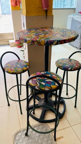 Mesa bistrô de ferro 