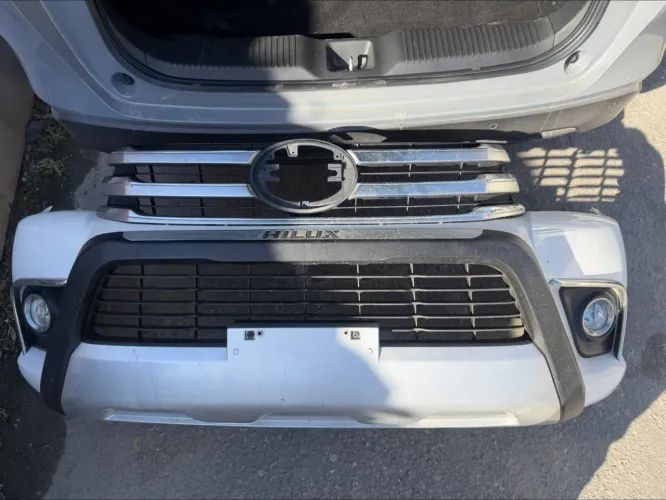 Par de faróis em led e pára-choque Hilux 