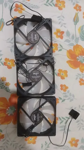?Kit 3 Ventoinhas / Fans Aigo 120mm - Pretas com Pás Brancas (Conexão Molex)