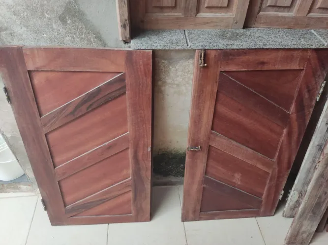 Janela de Madeira Maciça Rústica