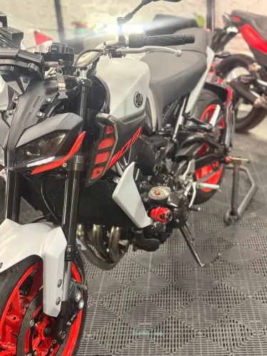 MT 09