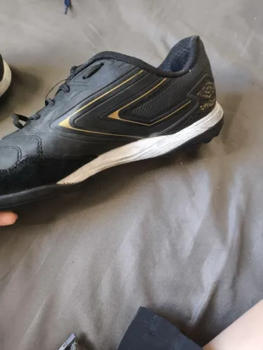 Chuteira umbro pro 5 usada