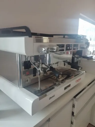 Máquina de Café Expresso Profissional Astoria Avant - Excelente estado